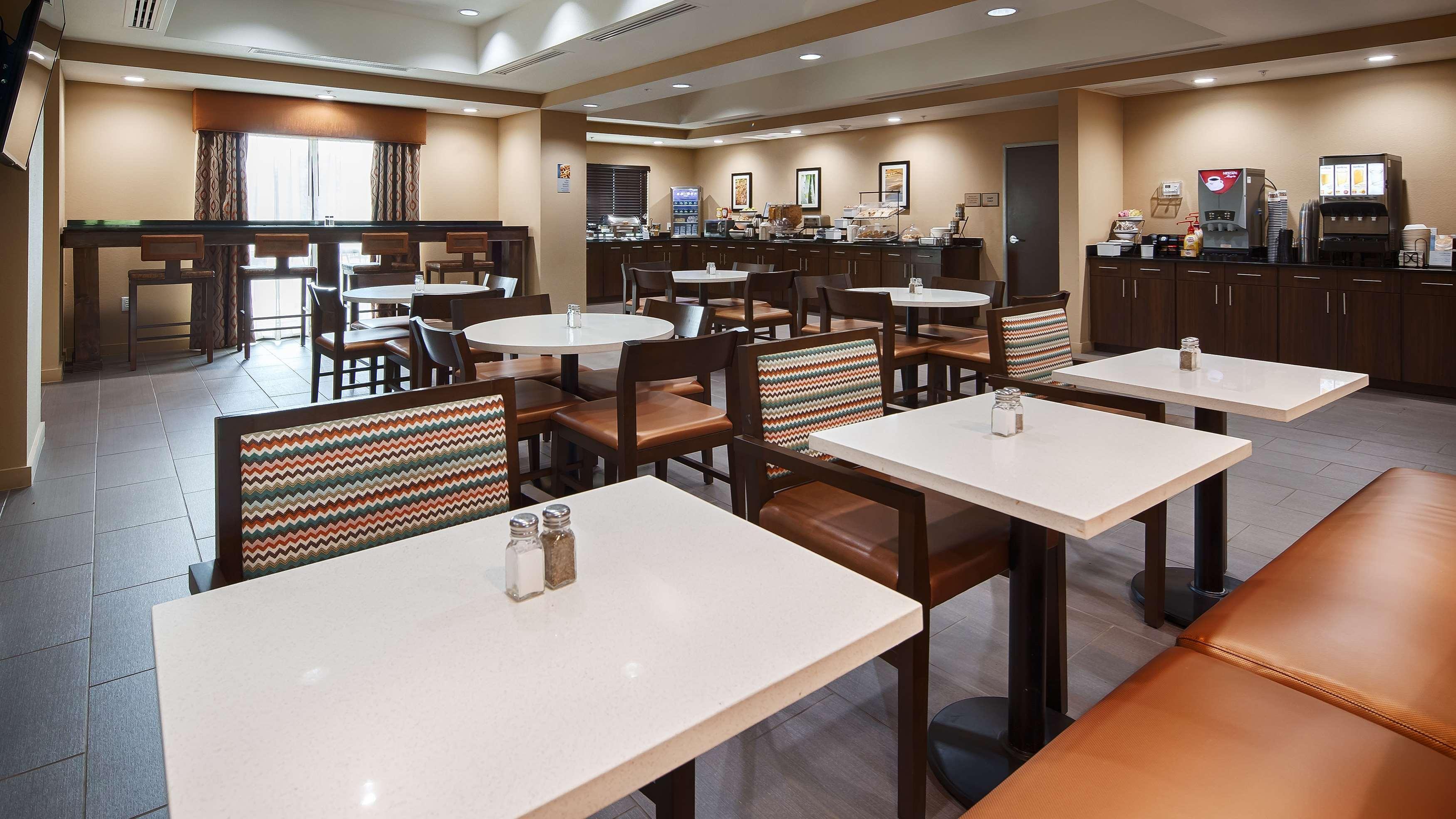 Best Western Plus Elmendorf Hotel San Antonio Hotel Экстерьер фото