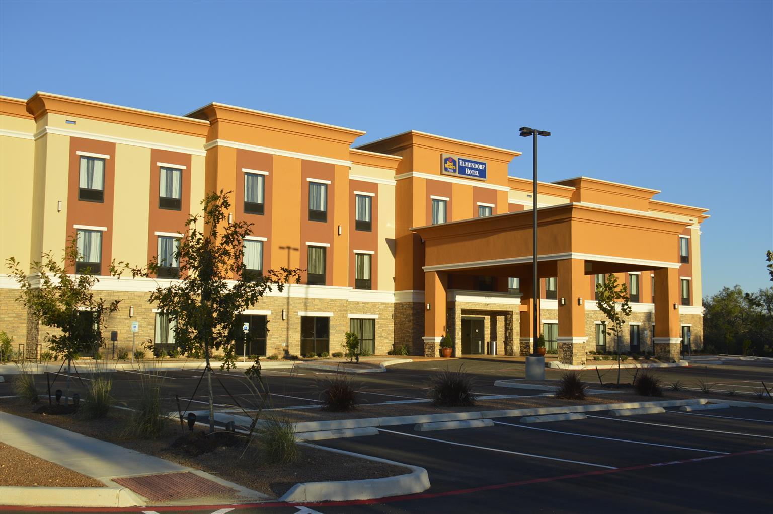 Best Western Plus Elmendorf Hotel San Antonio Hotel Экстерьер фото
